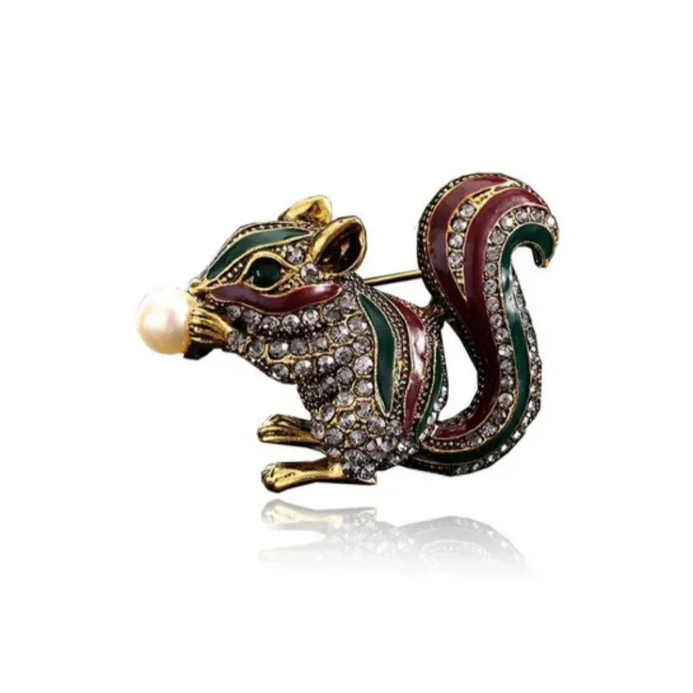 🥳 TRADED! Adorable Squirrel Brooch/Pendant - Picture 3 of 5